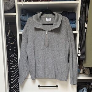 Old Navy Women’s Gray Zip-Up Ribbed Sweater